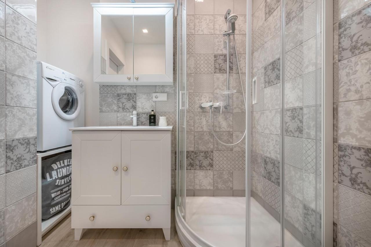 Happy Just Studio, Self Check-in-24x7,parking-in-the-underground-garage Apartment *